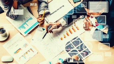 Kurumsal personel toplantısında iş adamlarının yaratıcı görüntüsü