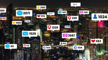 Şehirdeki sosyal medya simgeleri insanların ilişkilerini gösteriyor