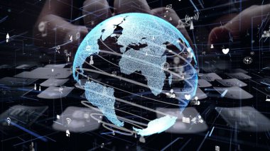 İnternet ağı grafikli bilgisayar klavyesi üzerinde çalışan adam