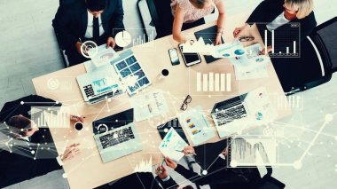 Kurumsal personel toplantısında iş adamlarının yaratıcı görüntüsü