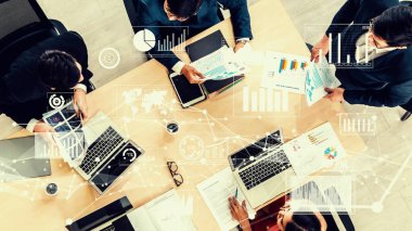 Kurumsal personel toplantısında iş adamlarının yaratıcı görüntüsü