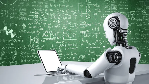 Robot humanoid używać laptopa i siedzieć przy stole do nauki inżynierii — Zdjęcie stockowe