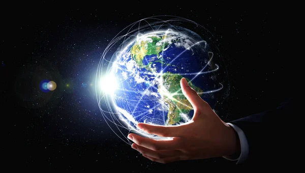 Conexión de red global que cubre la tierra con enlace de percepción innovadora — Foto de Stock