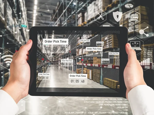 Smart warehouse management system using augmented reality technology — Stock Photo, Image