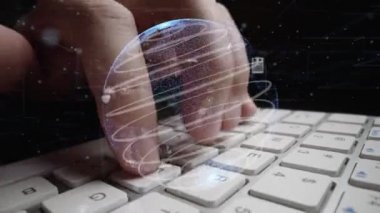 İnternet ağı modernizasyonu grafikli bilgisayar klavyesi üzerinde çalışan adam