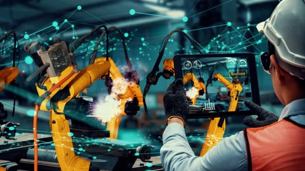 Intelligens ipari robotfegyverek korszerűsítése az innovatív gyári technológiáért — Stock Fotó