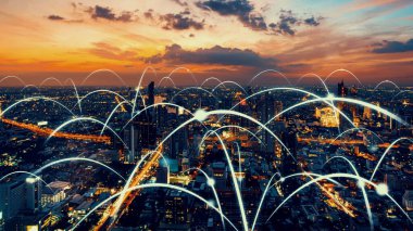 Bağlantı ağını gösteren, küreselleşme soyut grafiğine sahip akıllı dijital şehir