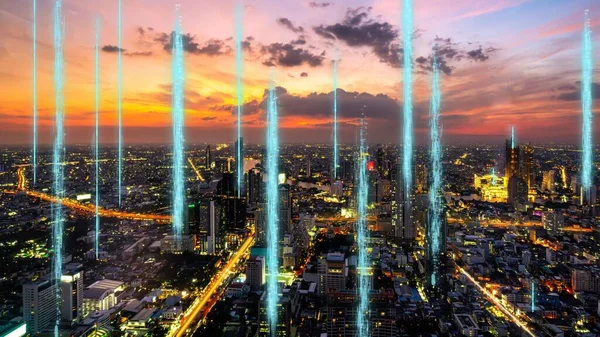 Smart digital city con globalizzazione grafica astratta che mostra la rete di connessione — Foto Stock