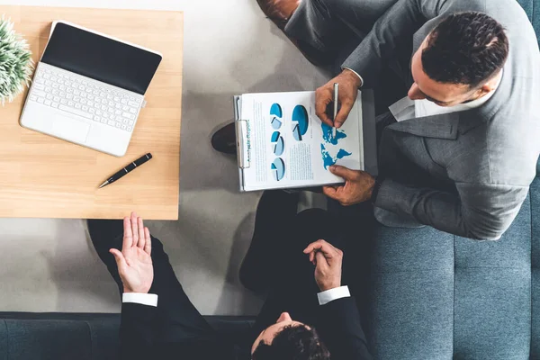 Zakenmensen vergaderen in functie.. — Stockfoto