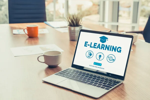 E-learning i edukacja internetowa dla studentów i studentów. — Zdjęcie stockowe