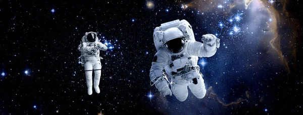 Astronaut spaceman do spacewalk while working for space station — Stock Photo, Image