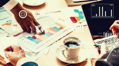 Kurumsal personel toplantısında iş adamlarının yaratıcı görüntüsü