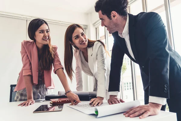 Businessman and businesswomen working in office. — Stock Photo, Image