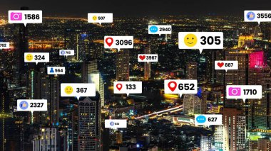 Şehirdeki sosyal medya simgeleri insanların ilişkilerini gösteriyor