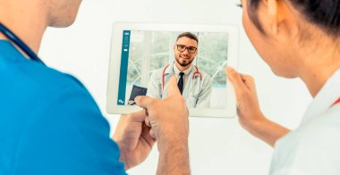 Sanal hasta sağlığı sohbetleri için doktor teletıp hizmeti çevrimiçi video