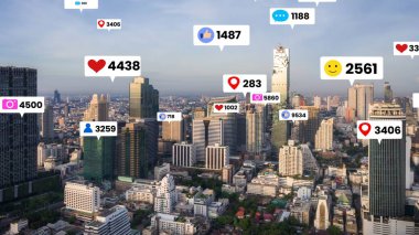 Şehirdeki sosyal medya simgeleri insanların ilişkilerini gösteriyor