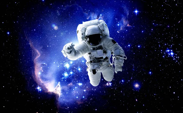 Astronaut spaceman do spacewalk while working for space station — Stock Photo, Image