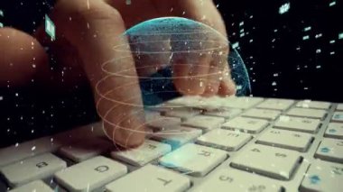 Matematik kodlama modernizasyonunun grafiğiyle çalışan adam