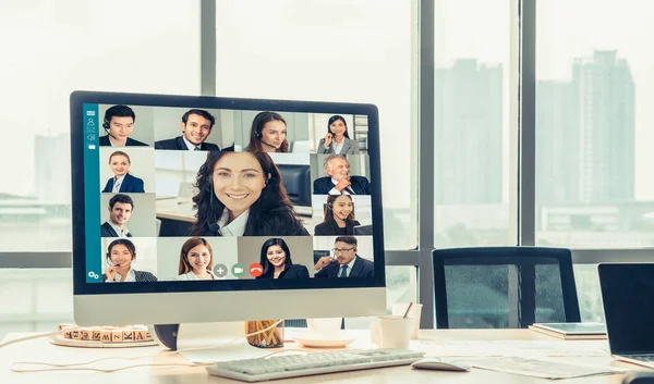 Videollamada reunión de gente de negocios en el lugar de trabajo virtual u oficina remota — Foto de Stock