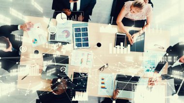 Kurumsal personel toplantısında iş adamlarının yaratıcı görüntüsü