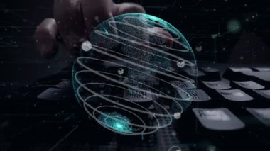 İş verilerinin analitik modernizasyonunun grafiği üzerinde çalışan adam