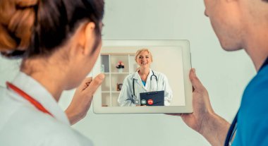 Sanal hasta sağlığı sohbetleri için doktor teletıp hizmeti çevrimiçi video