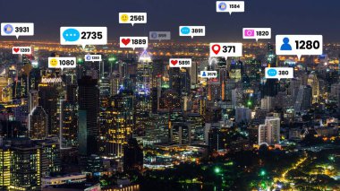 Şehirdeki sosyal medya simgeleri insanların ilişkilerini gösteriyor