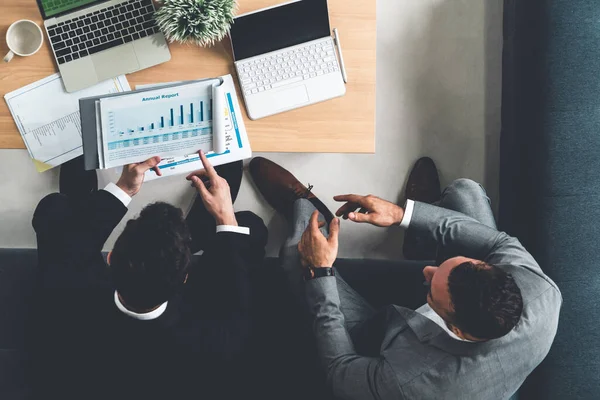 Empresarios están en reunión de negocios en la oficina. — Foto de Stock