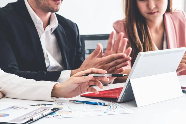 Businessman and businesswomen working in office. — Stock Photo, Image