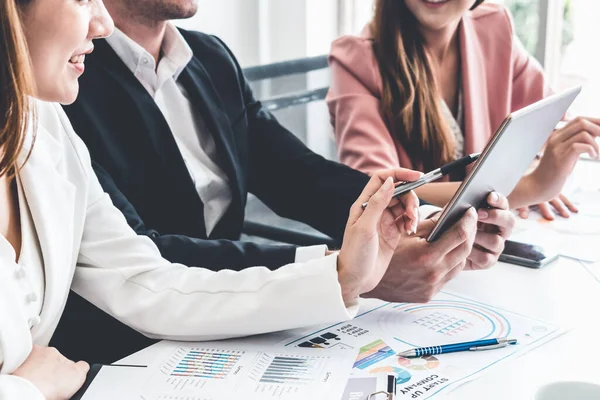 Businessman and businesswomen working in office. — Stock Photo, Image