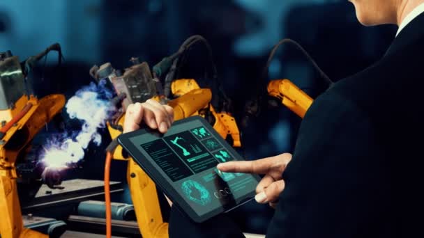 Akıllı endüstri robotu yenilikçi fabrika teknolojisi için modernizasyonu silahlandırdı — Stok video