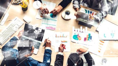 Kurumsal personel toplantısında iş adamlarının yaratıcı görüntüsü