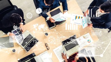 Kurumsal personel toplantısında iş adamlarının yaratıcı görüntüsü