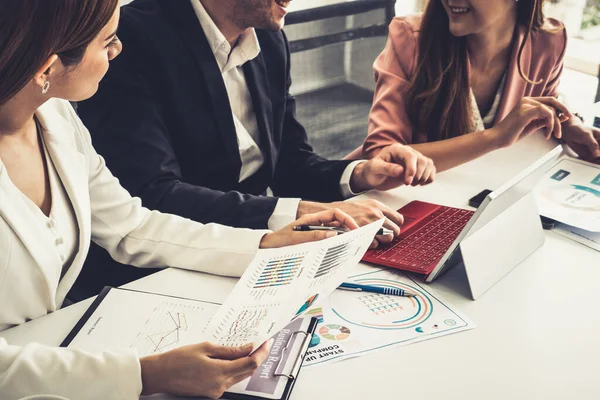 Businessman and businesswomen working in office. — Stock Photo, Image