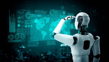 Büyük veri kavramını gösteren hologram ekranına bakan insansı yapay zeka robotu