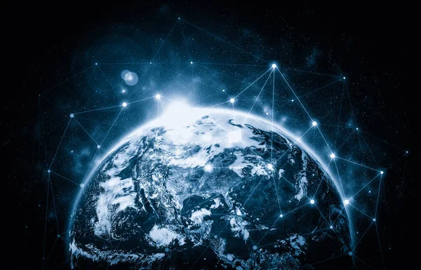 Connexion au réseau mondial couvrant la terre avec des lignes de perception innovantes — Photo