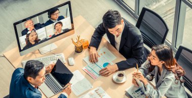 Sanal işyerinde ya da ücra bir ofiste grup iş adamları buluşması