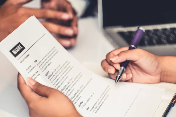 Human resources department manager reads CV resume — Stock Photo, Image