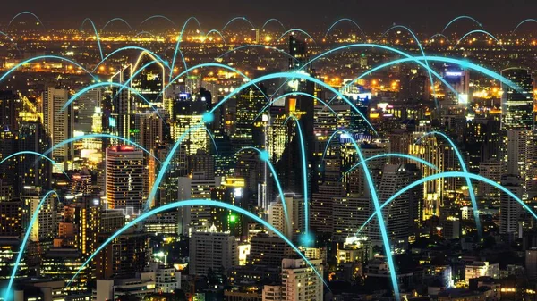 Smart digital stad med globalisering abstrakt grafik visar anslutning nätverk — Stockfoto