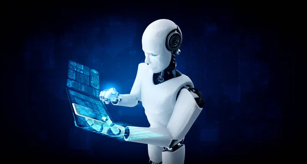 Robot humanoide utilizar el teléfono móvil o tableta para el análisis de big data — Foto de Stock