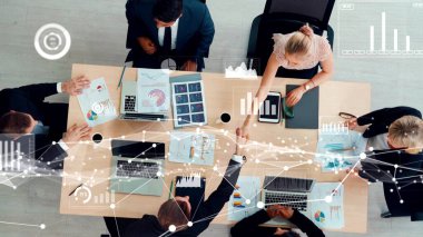 Kurumsal personel toplantısında iş adamlarının yaratıcı görüntüsü