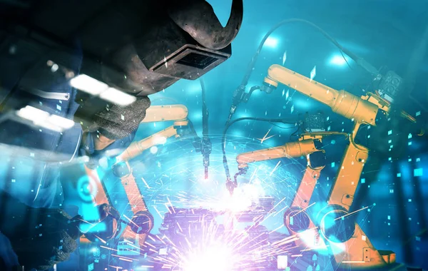 Μηχανική βιομηχανία ρομπότ βραχίονα και εργαζόμενος εργοστάσιο διπλή έκθεση — Φωτογραφία Αρχείου