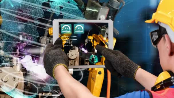 Розумна промисловість модернізація роботів зброї для інноваційних заводських технологій — стокове відео