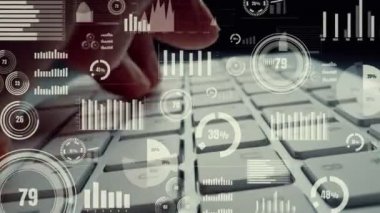 Bilgisayarda iş dünyasının yaratıcı görüntüsü büyük veriler ve finans analizi