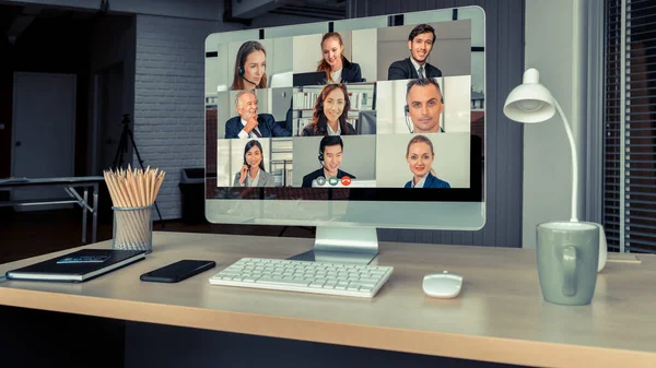 Videollamada reunión de gente de negocios en el lugar de trabajo virtual u oficina remota — Foto de Stock