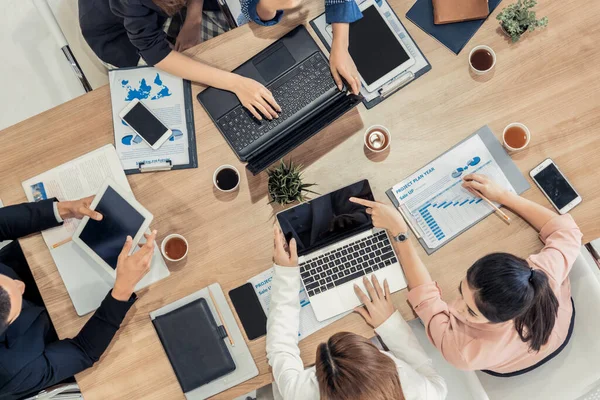 Affärsmän i gruppmöte på Office Room. — Stockfoto