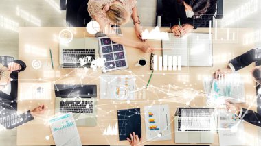 Kurumsal personel toplantısında iş adamlarının yaratıcı görüntüsü