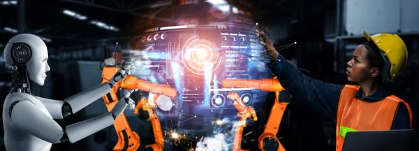 Robot industrial mecanizado y trabajador humano trabajando juntos en la futura fábrica — Foto de Stock