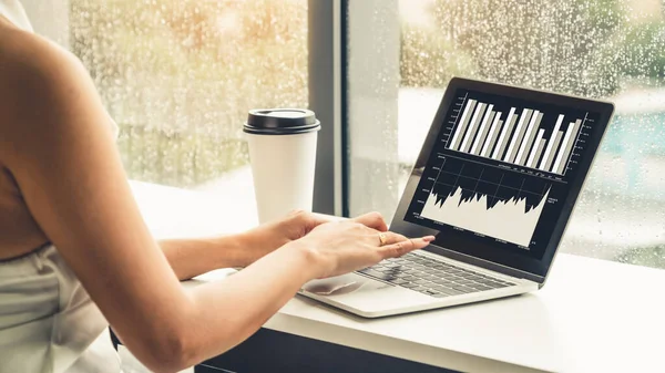 Données visuelles d'entreprise analysant la technologie par logiciel informatique créatif — Photo