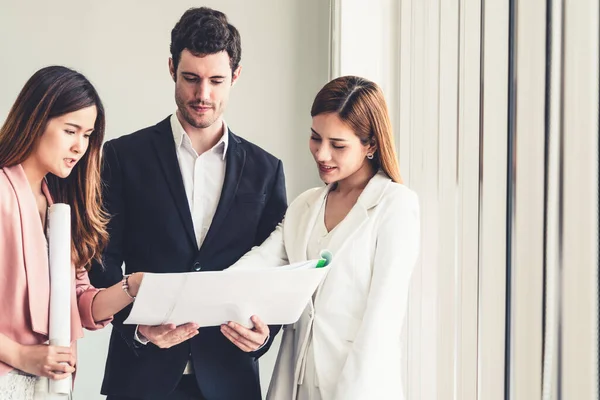 Businessman and businesswomen working in office. — Stock Photo, Image